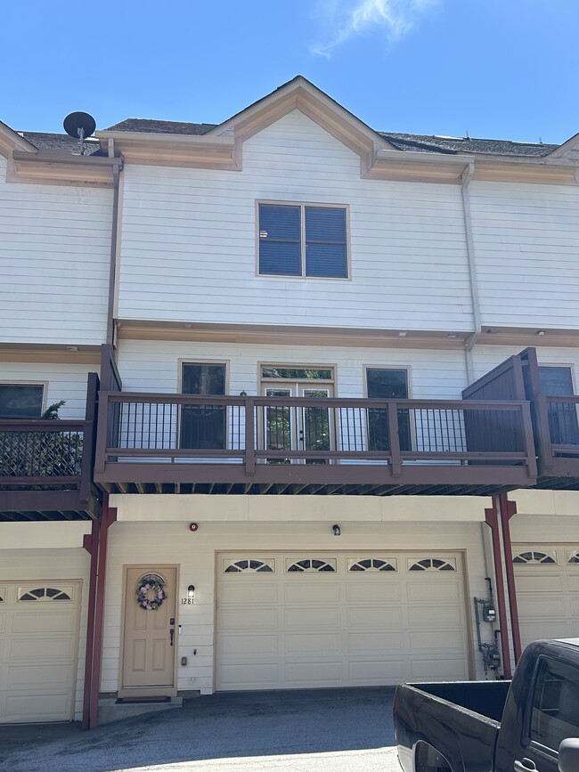 Building Photo - 1281 Dahlgren Lane