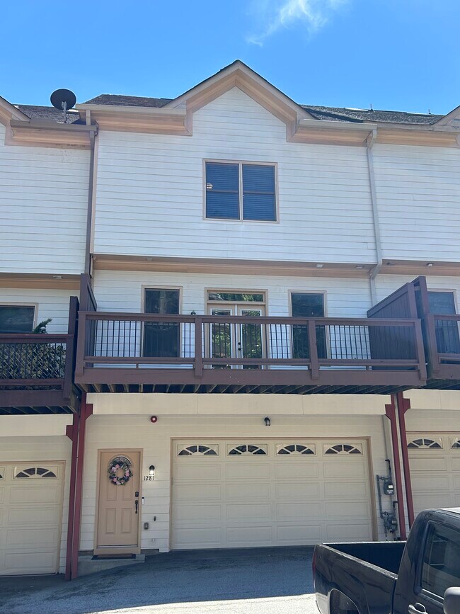 Foto del edificio - 1281 Dahlgren Lane