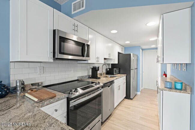 Building Photo - 438 NJ-35