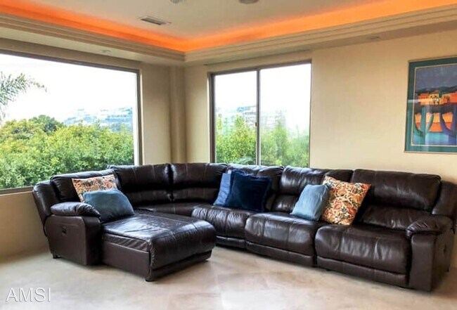 Foto del edificio - 5 br, 4 bath House - 2075 Torrey Pines Rd ...