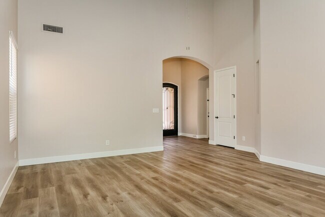 Building Photo - 6512 S 49th Dr