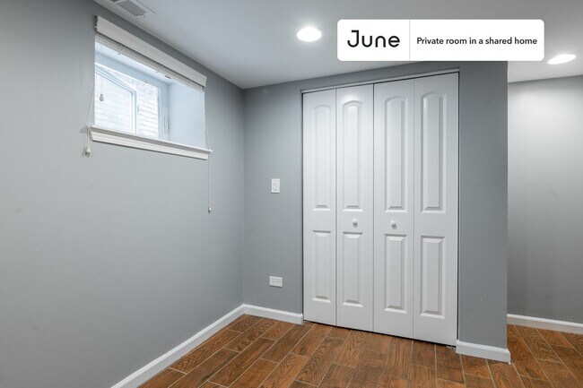 Foto del edificio - Private bedroom in 4 bed/2 bath Home