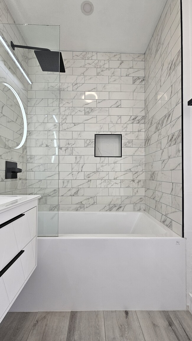 Building Photo - 3422 Glenalbyn Dr