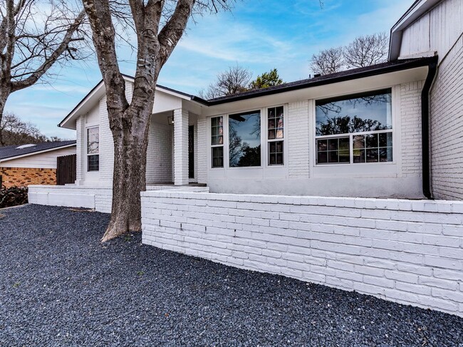 Foto del edificio - 903 Cliffside Dr