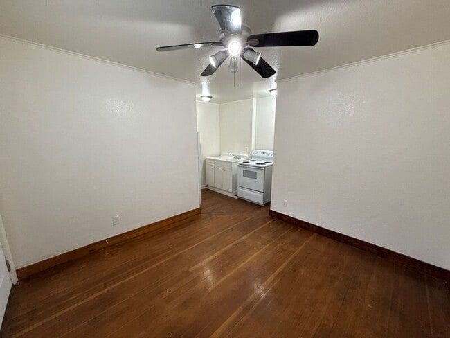 Foto del edificio - 633 Thompson Ave NE