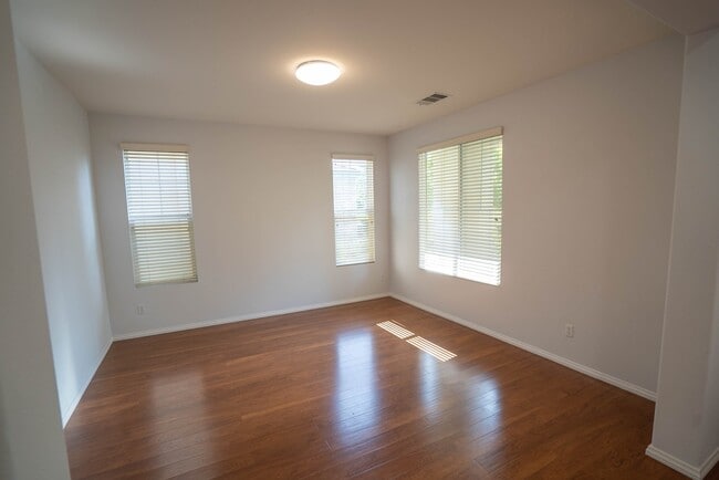 Building Photo - Andorra at Creekside 3 Bedroom Home for Rent in Valencia!
