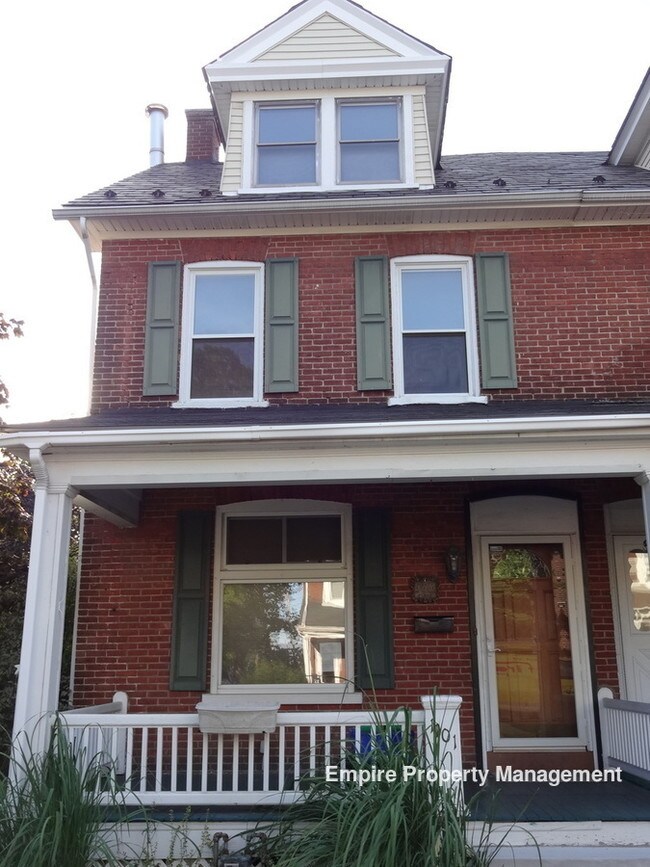 Building Photo - 1101 Maple St