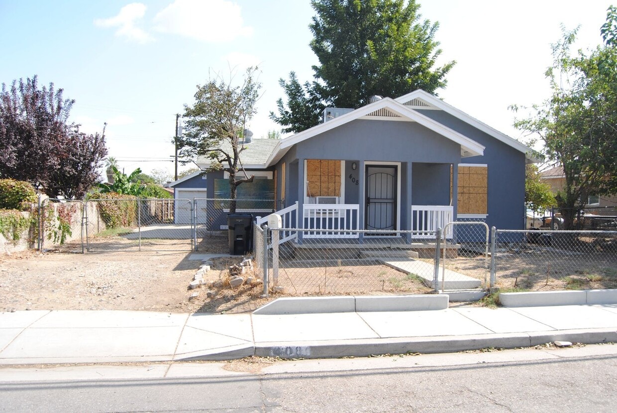 Foto principal - 408 Oildale Dr