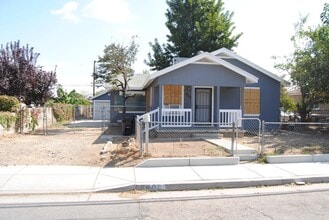 Building Photo - 408 Oildale Dr