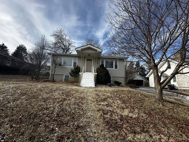 Building Photo - 718 N 86th St