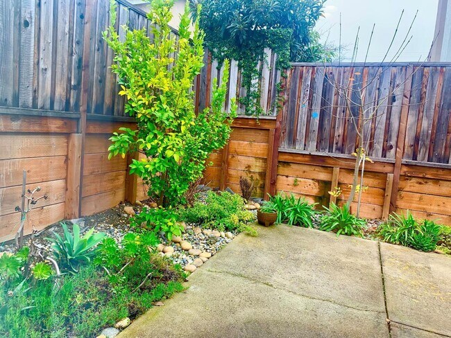 Foto del edificio - 1086 Big Sur Dr