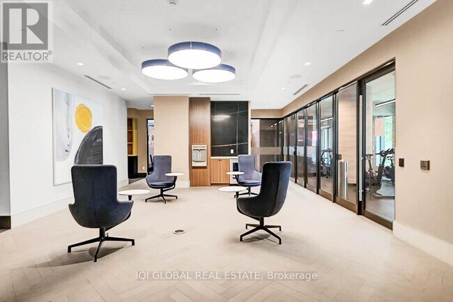 Photo du bâtiment - 2550-2550 Simcoe St N