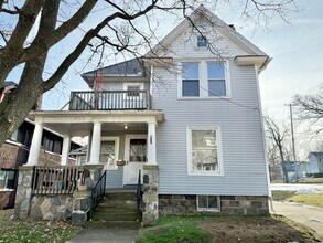 Building Photo - 411 W Washington Ave