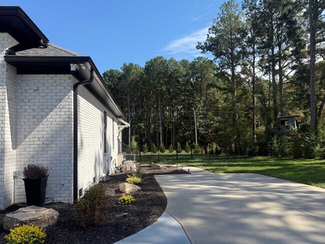 Building Photo - 4423 Weddington Matthews Rd