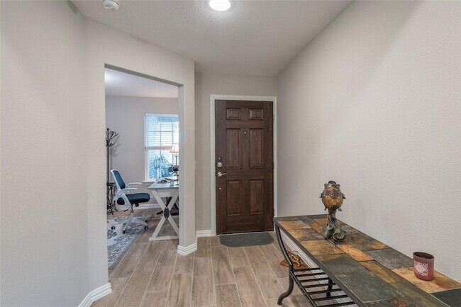 Foto del edificio - 7633 Rampart Dr