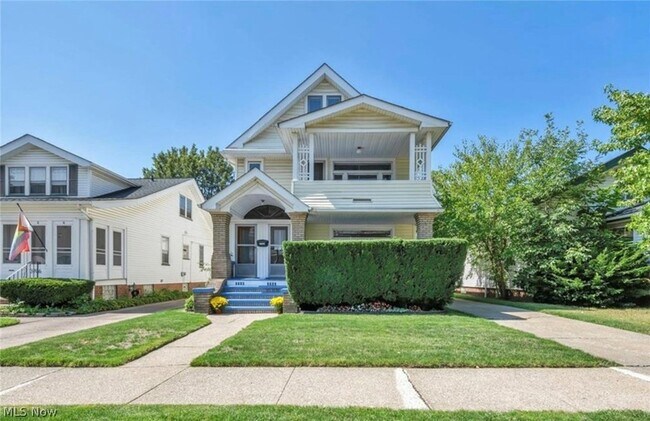 Foto del edificio - 3702 W 135th St