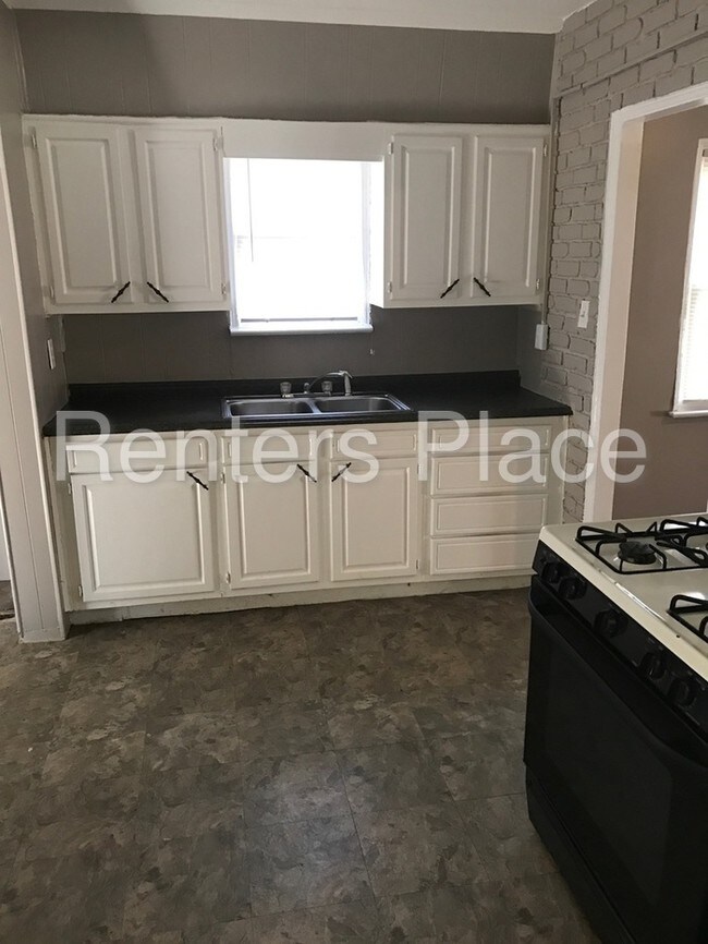 Foto del edificio - 2528 N Main St