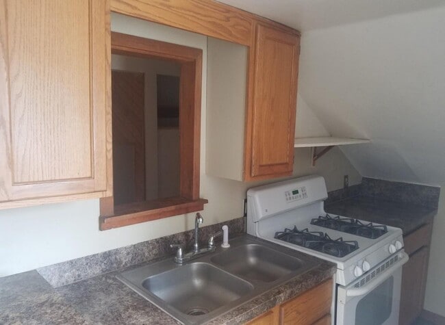 Building Photo - 55 Diamond Ave NE