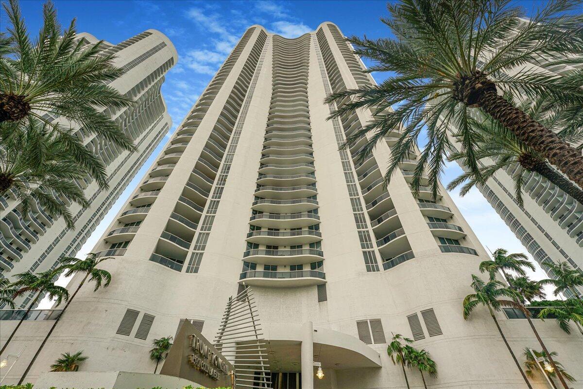 Primary Photo - 15901 Collins Ave