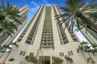 Building Photo - 15901 Collins Ave