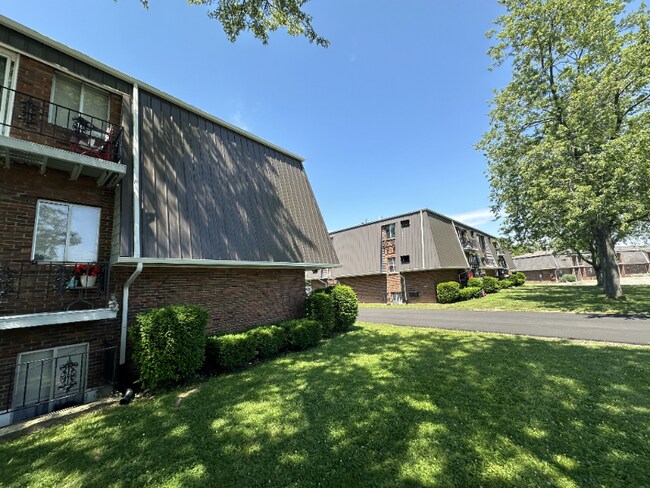 Building Photo - 1510 Spruce Ave