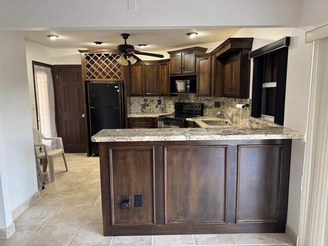 Building Photo - 3 Greenway Village N