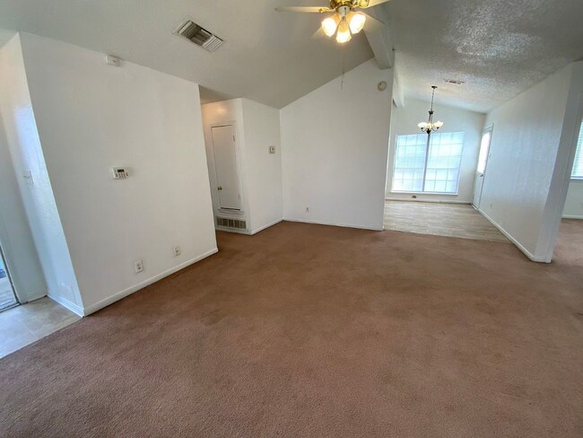 Foto del edificio - 2604 Woodlands Dr