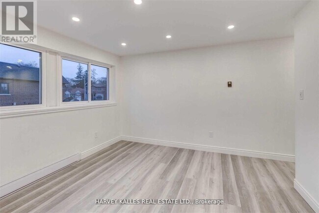 Photo du bâtiment - 901 Millwood Rd