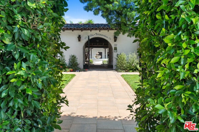 Foto del edificio - 1308 N Harper Ave