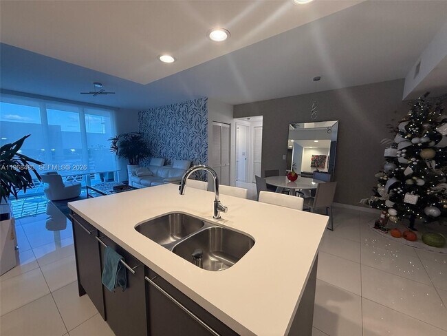 Foto del edificio - 7661 NW 107th Ave