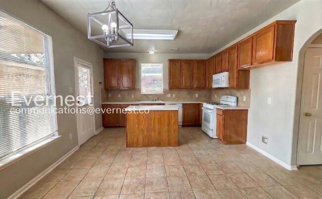 Foto del edificio - 6411 Sparrows Glen Ln