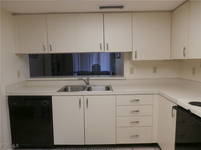 Building Photo - 11300 Caravel Cir