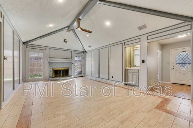 Foto del edificio - 2801 Hickory Bend Dr