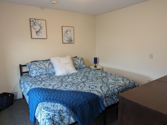 King One Bedroom - Copper Beech Commons Apartments