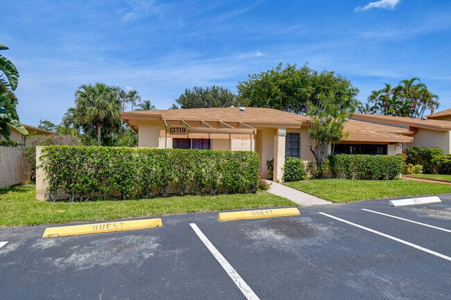 Building Photo - 13719 Date Palm Ct