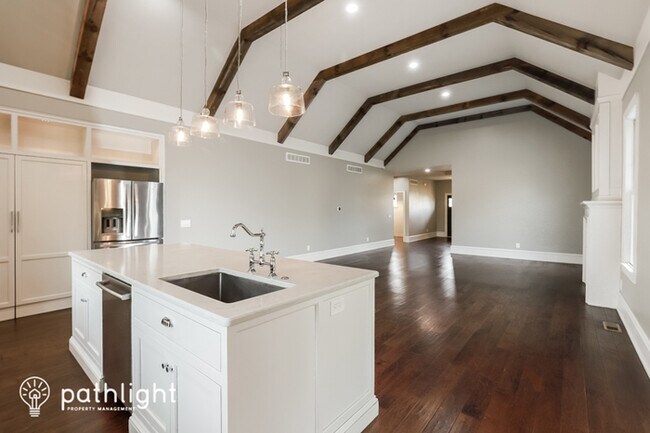 Building Photo - 9742 Shady Bend Cir, Lenexa, KS, 66227