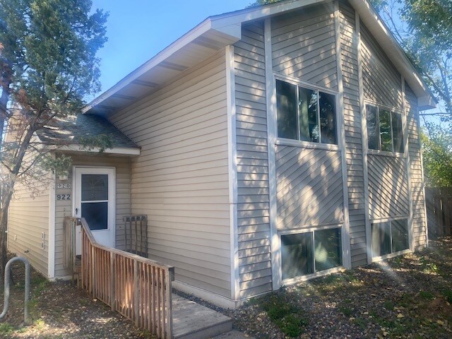 Entrada principal - 922 9th Ave SE