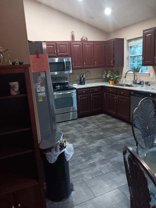 Building Photo - 5824 Pine Lake Dr