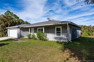 Building Photo - 8007 Royal Ct