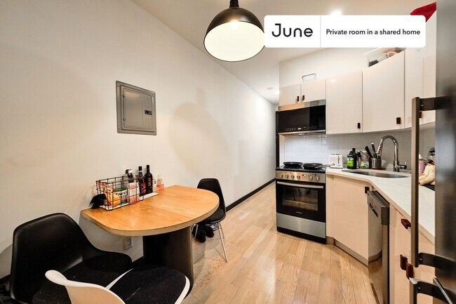 Foto del edificio - Room in Shared 3 bed/3 bath home
