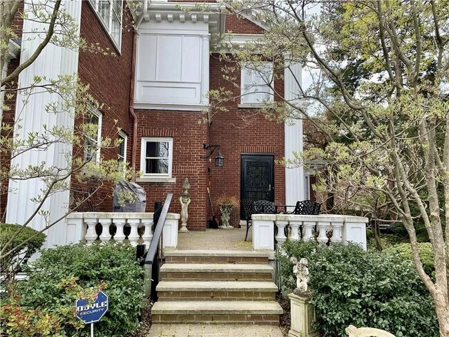 Building Photo - 1200 East Ave