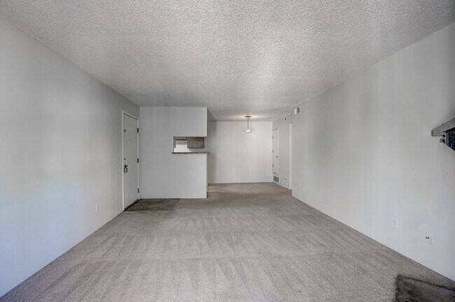 Building Photo - $1,725 - 2 Bed, 2 Bath Condo in Denver wit...