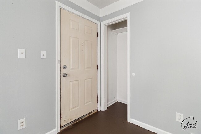 Building Photo - $1,200/month - 2 bedroom 1 bath