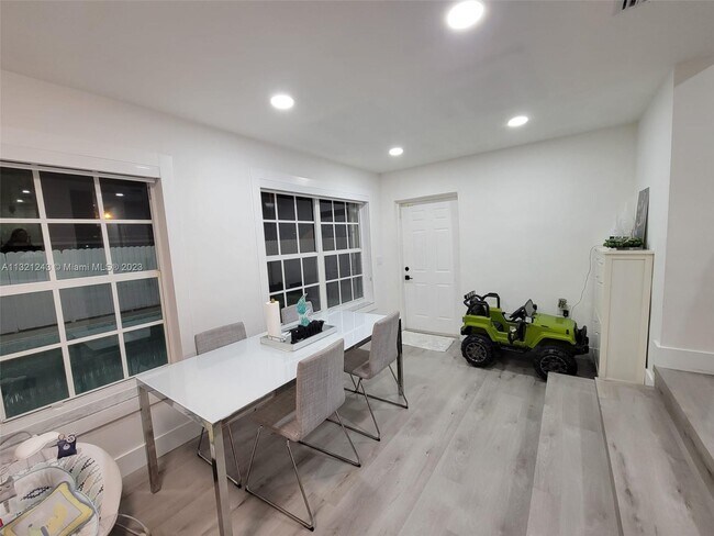 Building Photo - 2880 SW 67th Ave