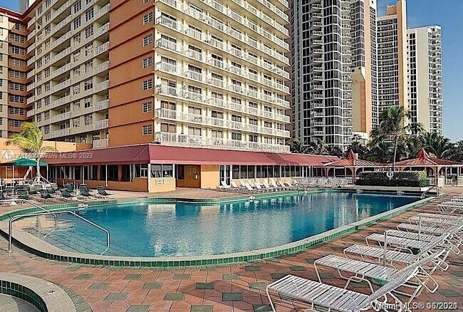 Foto del edificio - 19201 Collins Ave