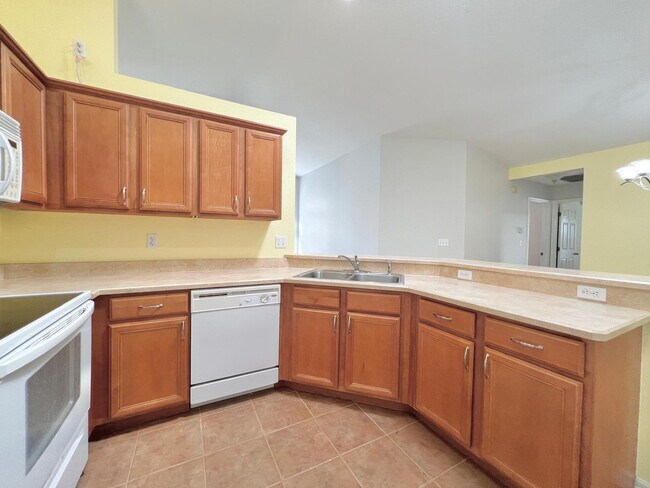 Building Photo - Beautiful 3 BD 2 BATH Home in Gated Community