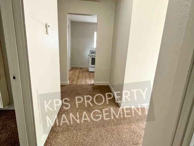 Foto del edificio - 665 S Kansas St