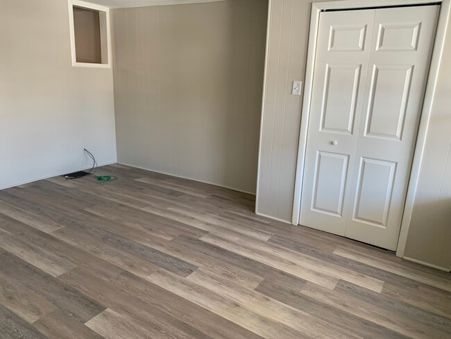 Living room - 8 Hillside Ave