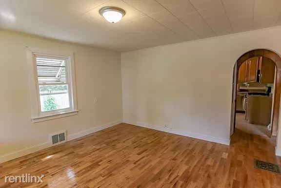 Primary Photo - 3 br, 1 bath House - 23 Redwood Ave