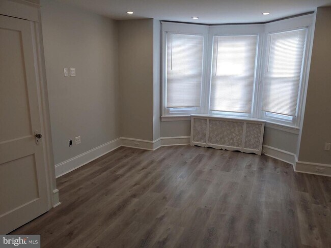 Building Photo - 2059 Snyder Ave
